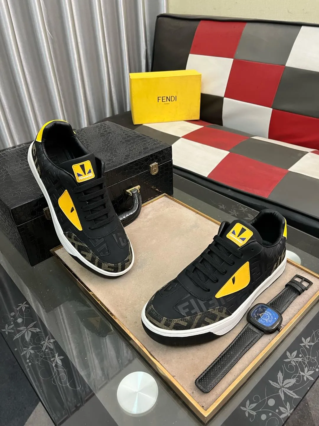 Men's shoes 💰400⌚️⌚️[fendi] Fendi classic and comfortable men, this complex sneaker is made of soft calfskin➕genuine leather lining➕original ultra-light rubber material with rough outsole. This unique and light style is suitable for the casual and refined sensibility of this season. It is comfortable and natural on the feet. It is an everyday style for casual travel in autumn and winter! 38−443️⃣colors available